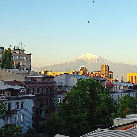 Umba Apartment N3 - Balcony And Mount Ararat View Erivan Exterior foto