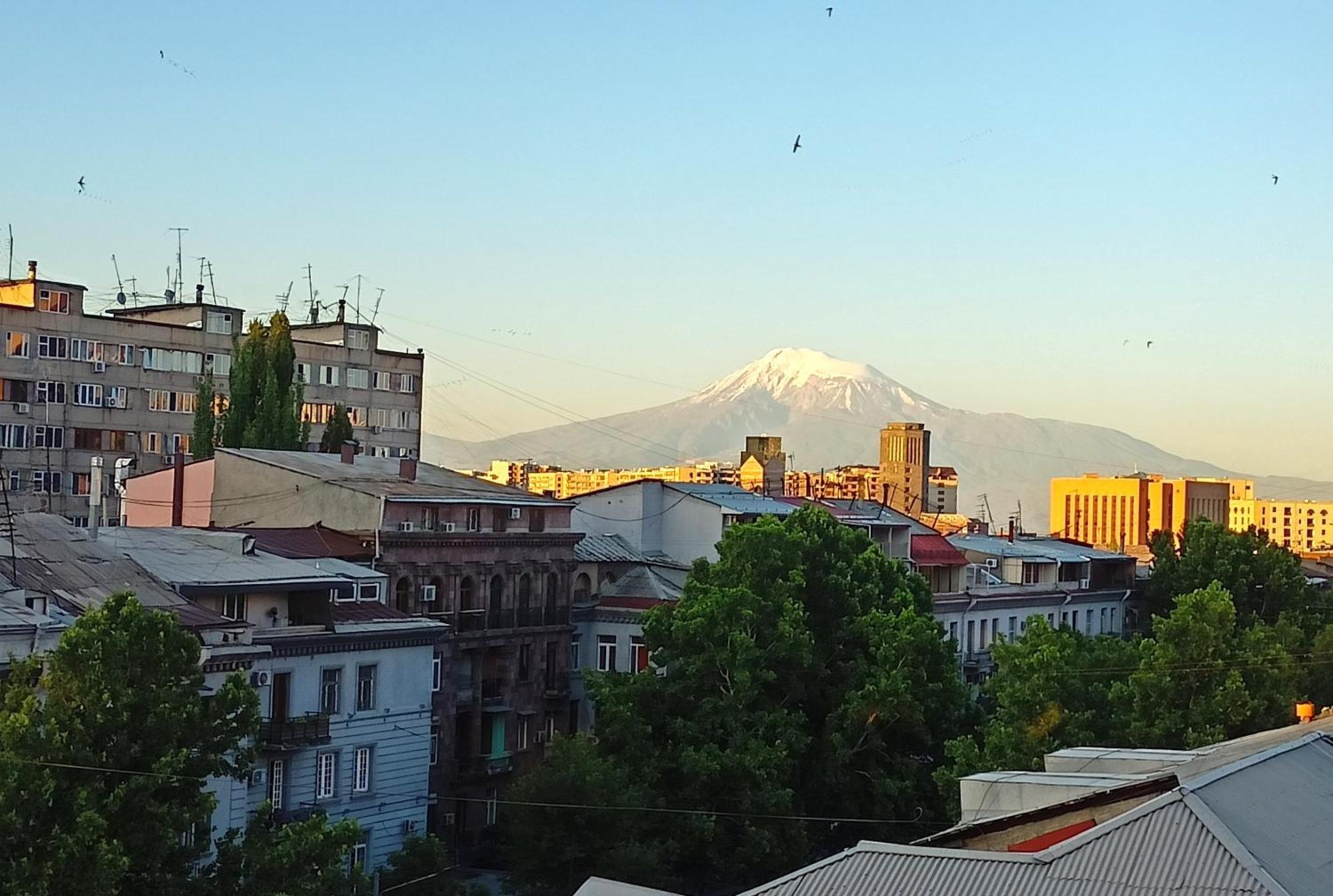 Umba Apartment N3 - Balcony And Mount Ararat View Erivan Exterior foto